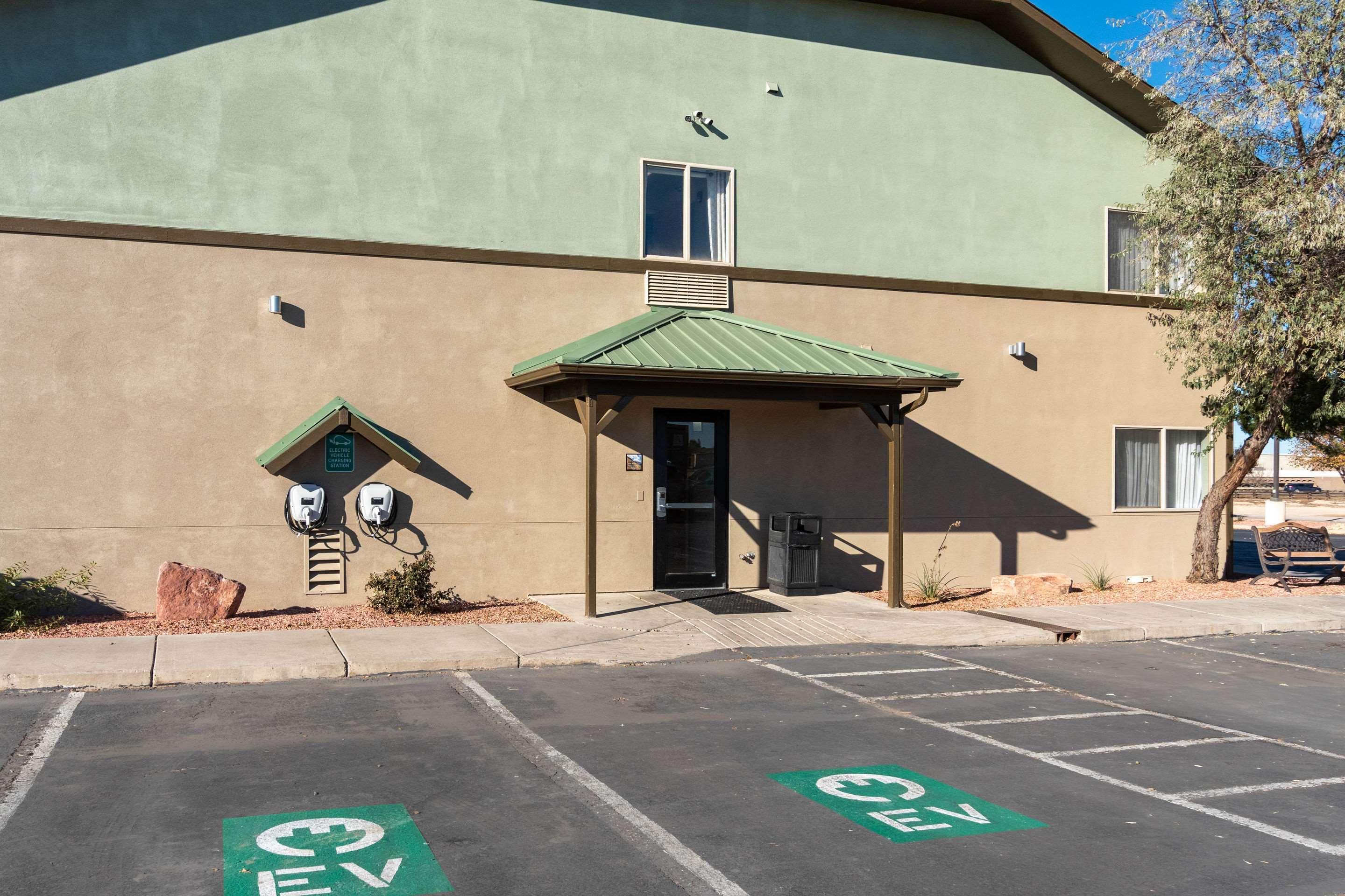 Quality Inn & Suites West Pueblo Exterior photo