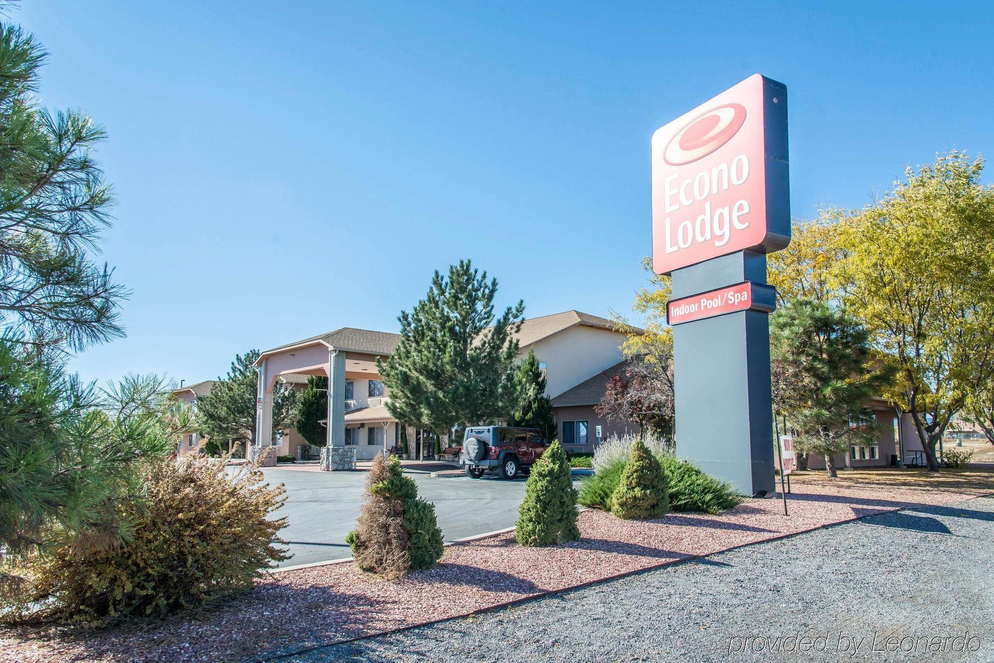 Quality Inn & Suites West Pueblo Exterior photo